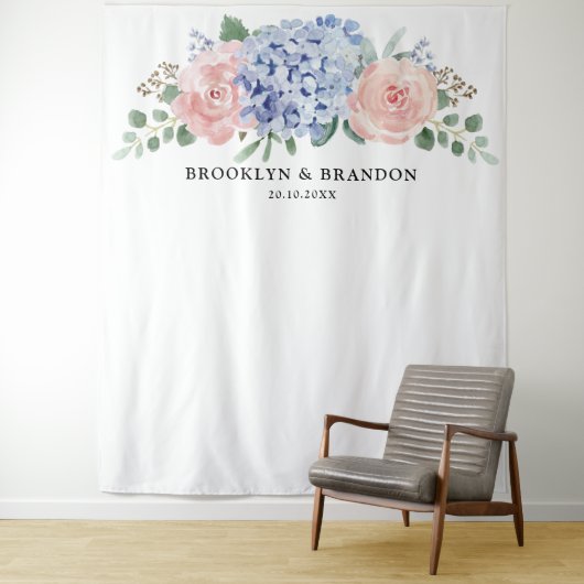 Dusty Blue Pastel Roze hortensia's bruiloft achter Wandkleed (In situ)