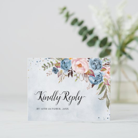 Dusty Blue Peach Blush Botanical Boho Wedding RSVP Briefkaart (Staand voorkant)