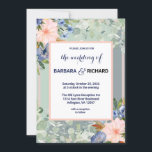 Dusty Blue Peach Green Wedding Kaart<br><div class="desc">Deze verbluffende trouwuitnodiging bevat een gespleten achtergrond van stoffig blauw en licht groen met mooie bloemen, eucalyptusgroen en een perzikzige grens. Je zou het kunnen voelen alsof je in een glorieuze tuin stond. Witte lettertjes en kalligrafie zijn een perfecte aanvulling op de mooie bloemen. Een mooie ontwerpkeuze om de toon...</div>