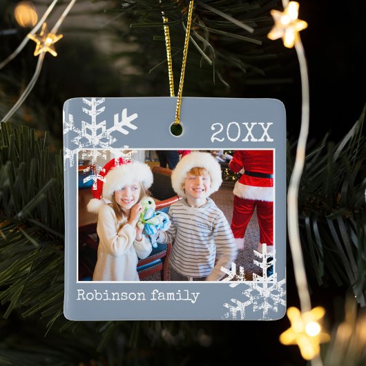 Dusty Blue Photo Border White Snowflakes Holiday Keramisch Ornament