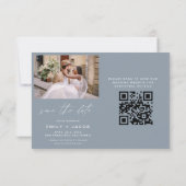 Dusty Blue QR Code Modern Sla de datum op 4 Foto Save The Date (Achterkant)