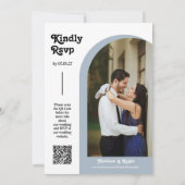 Dusty Blue Retro Arch Photo QR Code RSVP Groovy Kaart (Achterkant)