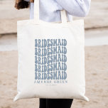 Dusty Blue Retro Boho Persoonlijk Bachelorette Tote Bag<br><div class="desc">Ben je op zoek naar het perfecte vrijgezellenfeest cadeau? Kijk niet verder dan onze stoffige blauwe, gepersonaliseerde boho canvas tas! Deze tas is ideaal voor alle bruidbruidjes van vandaag. Niet alleen is het stijlvol en uniek, maar het is ook gepersonaliseerd met je speciale trouwgegevens. Of je nu een strandbruiloft of...</div>