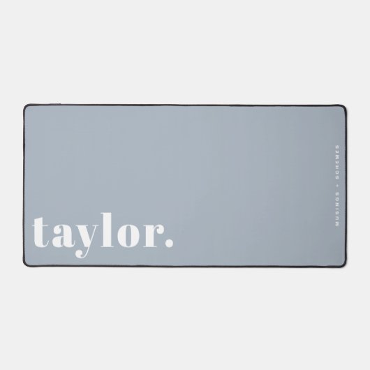 Dusty Blue Retro Typografie Gepersonaliseerd Bureaumat (Voorkant)