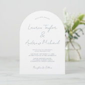 Dusty Blue Romantic Modern Arch Wedding Invitation Kaart (Staand voorkant)