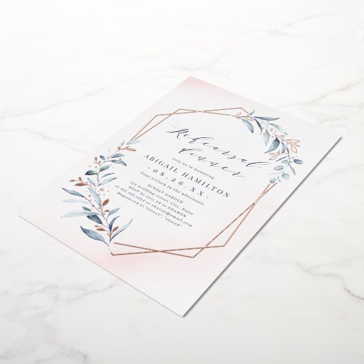 Dusty Blue Roos Gold Rustic Rehearsal Dinner Folie Uitnodiging (Gedraaid)