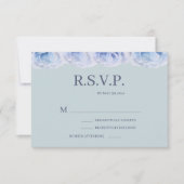 Dusty Blue Rozen Sage Elegant Floral Wedding RSVP Kaart (Voorkant)