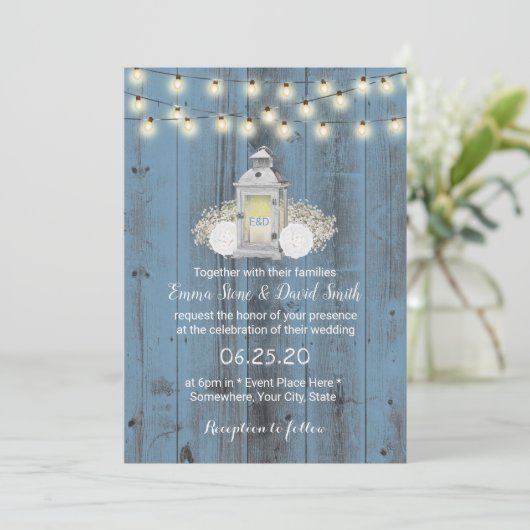 Dusty Blue Rustic Lantern & String Lights Wedding Kaart (Staand voorkant)