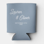 Dusty Blue Script minimalistische bruiloft Blikjeskoeler (Voorkant)