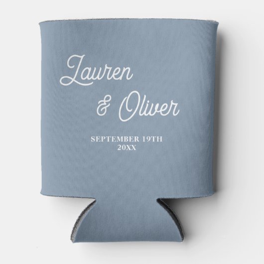 Dusty Blue Script minimalistische bruiloft Blikjeskoeler (Voorkant)