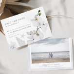 Dusty Blue Seashell White Orchid Beach met foto Save The Date<br><div class="desc">Dusty Blue Seashell White Orchid Beach with Photo Save the Date Dit waterverf vrijgezellenfeest bevat witte orchideeën en witte pampas witte, stoffige blauwe koralen die een perfecte strandbruiloft vormen. Het is perfect voor strand, zomer, blozen, tropisch, stoffig blauw, bestemming, oceanische bruiloft. U kunt gehele Sjabloon bewerken/personaliseren. Neem contact met me...</div>