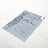 Dusty Blue & Silver Classic Elegant 30e verjaardag Folie Uitnodiging (Gedraaid)