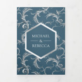 Dusty Blue Silver Flourish Swirl Wedding Photo Drieluik Uitnodiging (Cover)