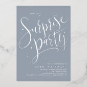 Dusty Blue Silver Modern Script Surprise Party Folie Uitnodiging (Voorkant)