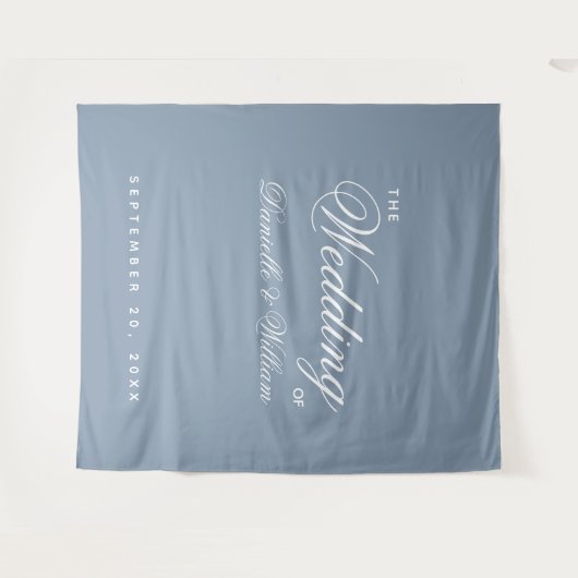 Dusty Blue Simple Elegant Script Weddenschap Backd Wandkleed (Voorkant (horizontaal))