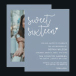 Dusty Blue Simple Script Sweet 16 Birthday Foto I Kaart<br><div class="desc">Dusty Blue Simple Minimalist Script Sweet 16 Birthday Photo Invitation</div>