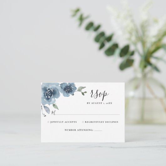 Dusty Blue Slate Floral Waterverf Wedding RSVP Informatiekaartje (Staand voorkant)