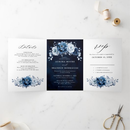 Dusty Blue Slate Navy Floral Botanical Wedding Tri Drieluik Aankondiging (Binnen)