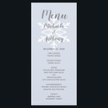 Dusty Blue Snowflake Winter Wedding Menu<br><div class="desc">Een eenvoudig maar elegant ontwerp met een witte sneeuwvlok op een stoffige blauwe achtergrond,  met het woord "Menu" en de namen van de bruid en de groom in grijs manuscript,  en de resterende tekst in sans serif doopvont.</div>