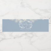 Dusty Blue String Lights Bloemenbruiloft Waterfles Etiket (Enkel label)