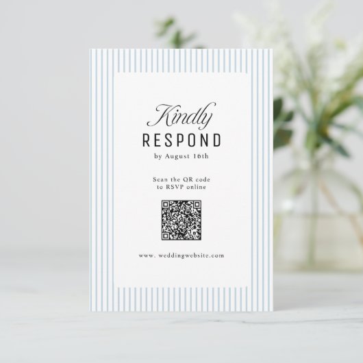 Dusty Blue Striped Elegance Classy QR Code Wedding RSVP Kaartje (Staand voorkant)