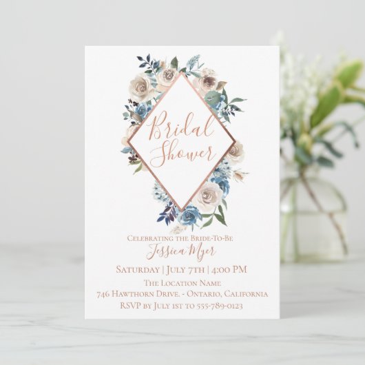 Dusty Blue Taupe Bloemen Bruids Douche Uitnodiging (Staand voorkant)