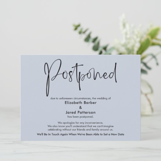 Dusty Blue Uitgestelde bruiloft Aankondiging Kaart (Staand voorkant)