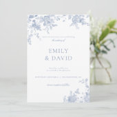 Dusty Blue Victoriaans Floral Wedding Invitation Kaart (Staand voorkant)