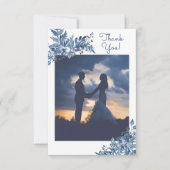 Dusty Blue Waterverf Floral Elegant Wedding Photo Bedankkaart (Voorkant)