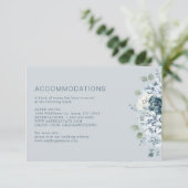 Dusty Blue Waterverf Floral Wedding Hotel Enclosu Informatiekaartje (Staand voorkant)