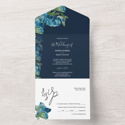 Dusty Blue Waterverf Flowers op marine All In One Uitnodiging (Binnen)