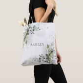 Dusty Blue Waterverf Greenery Name Monogram Tote Bag (Dichtbij)