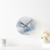 Dusty Blue Waterverf Misty Abstract Forest Ronde Klok (Huis)