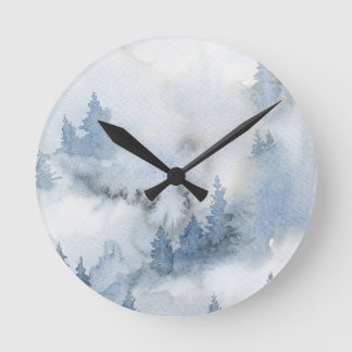 Dusty Blue Waterverf Misty Abstract Forest Ronde Klok