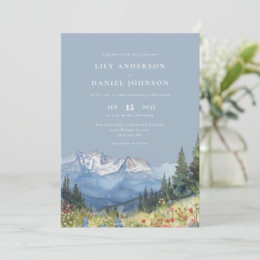 Dusty Blue Waterverf Mountain Wildflower Wedding Kaart (Staand voorkant)