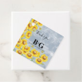 Dusty Blue Waterverf Sunflower Monogram Weddenscha Bedankjes Labels (In situ)