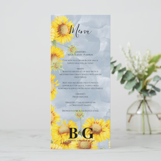 Dusty Blue Waterverf Sunflower Monogram Weddenscha Menu (Staand voorkant)