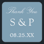 Dusty Blue Wedding Favor Dank je Sticker<br><div class="desc">Dusty Blue Wedding Favor Hartelijk dank,  Sticker,  pas je aan met initialen van het paar en de datum van de bruiloft,  met behulp van de online personalisatie-sjabloon voordat je bestelt.</div>