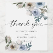 Dusty Blue Wedding Floral Elegant Script Rustic Wijn Etiket (Enkel label)
