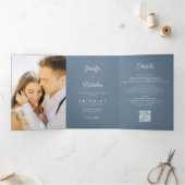 Dusty Blue Wedding RSVP Details QR Code Foto Drieluik Uitnodiging (Binnen)