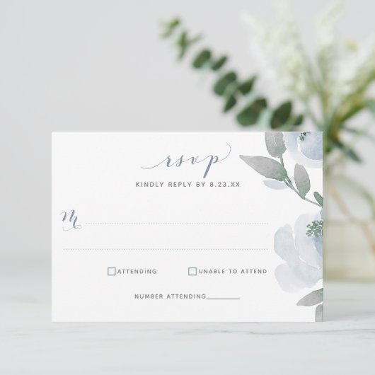 Dusty Blue Wedding Waterverf Soft Floral RSVP Kaartje (Staand voorkant)