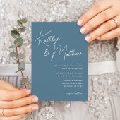 Dusty Blue Whimsical Script Moderne bruiloft Kaart