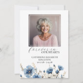 Dusty Blue White Bloemen begrafenisprogramma Kaart (Voorkant)