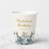 Dusty Blue White Floral Verjaardagsnaam Papieren Bekers (Voorkant)