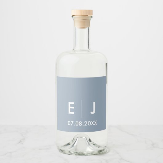 Dusty Blue & White Monogram Weddenschap Likeurfles Etiket (Voorkant)