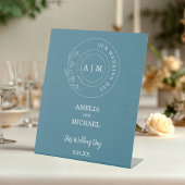 Dusty Blue & White Monogram Weddenschap Reclamebord Met Voetstuk
