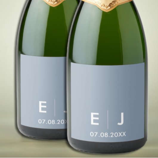 Dusty Blue & White Monogram Weddenschap Sparkling Wijnetiket