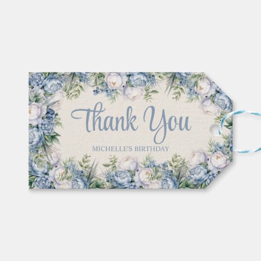 Dusty Blue White Roses Happy Birthday Script Cadeaulabel (Voorkant (Horizontaal))