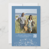 Dusty Blue White Wildflower QR Code Foto Huwelijk Kaart (Achterkant)