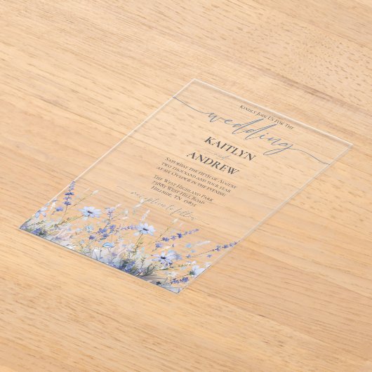 Dusty Blue Wild Flower Elegant Script Wedding Acryl Uitnodigingen (Laagn)